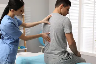 Лечение позвоночника в Волгограде - цена в клинике «Волжская здравница»